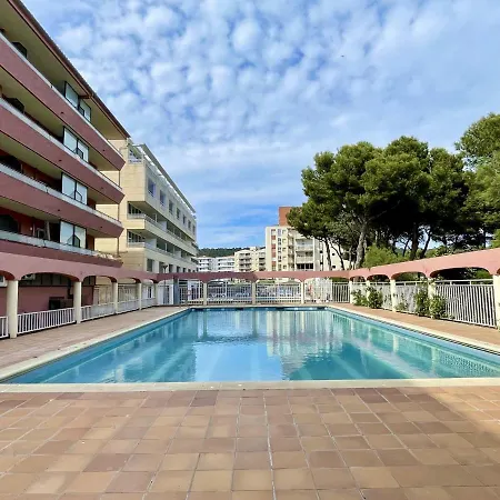 Salles 9 Apartment *